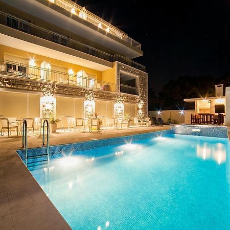 Sea Point Apart Hotel Tivat Buitenkant foto