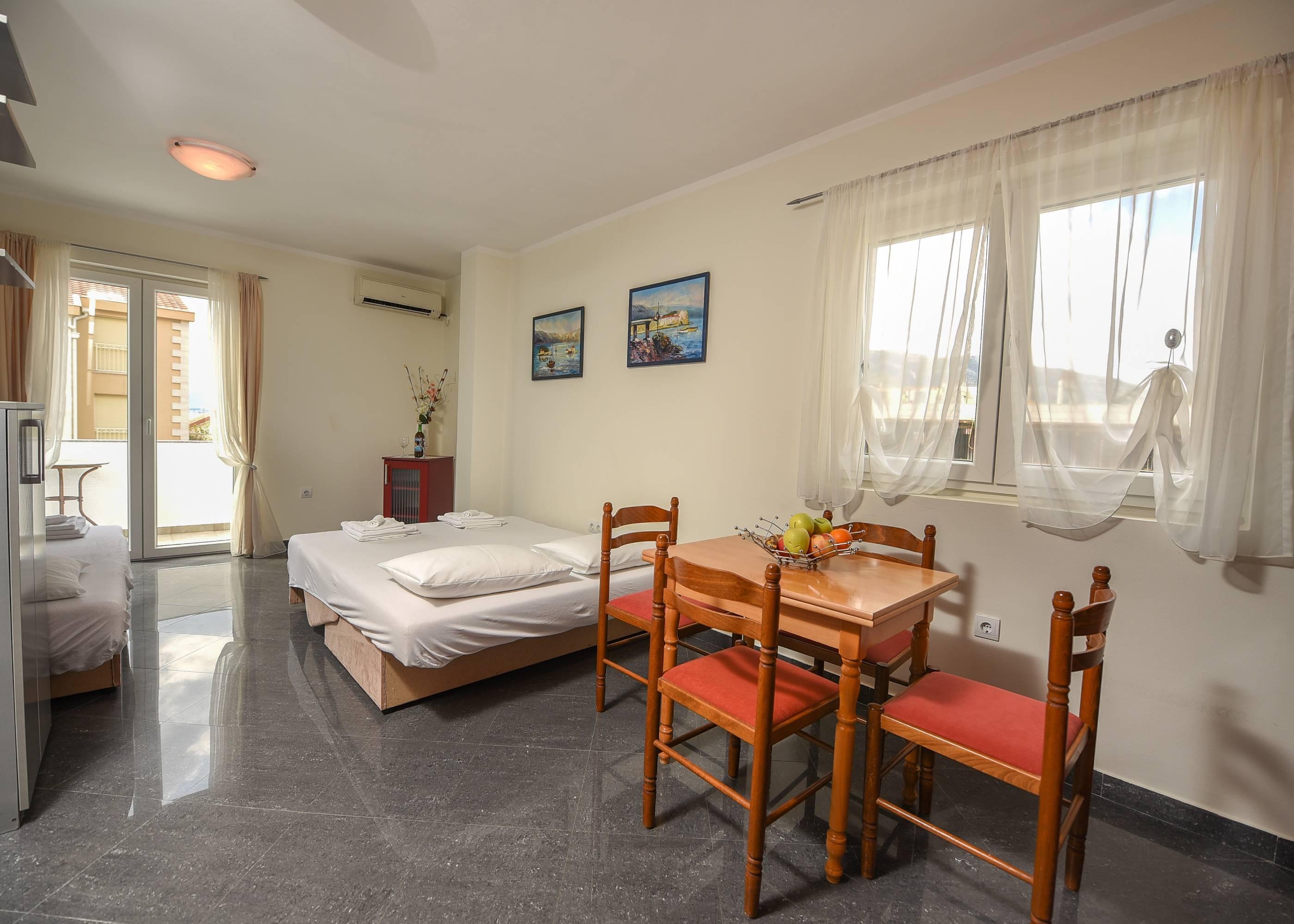 Sea Point Apart Hotel Tivat Buitenkant foto