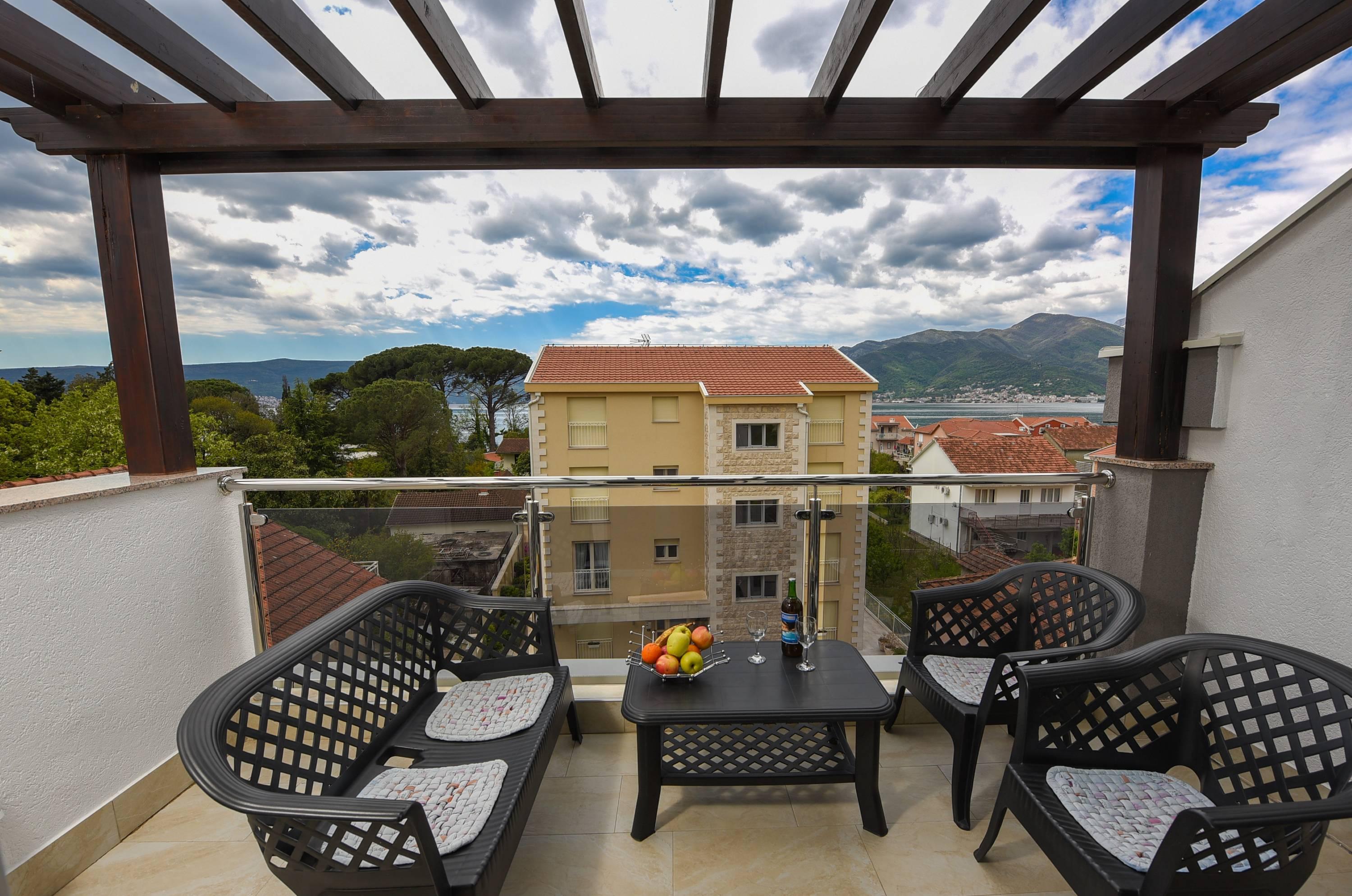 Sea Point Apart Hotel Tivat Buitenkant foto