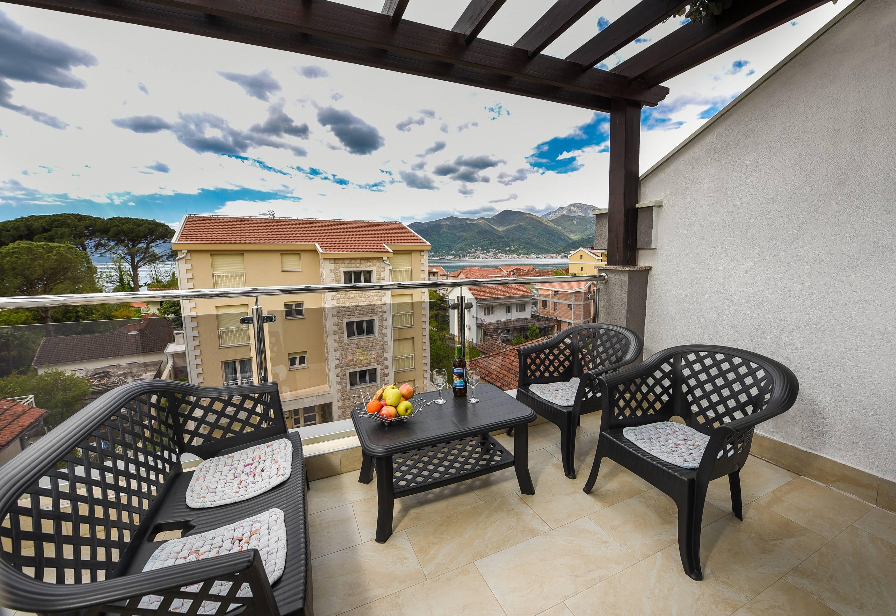 Sea Point Apart Hotel Tivat Buitenkant foto