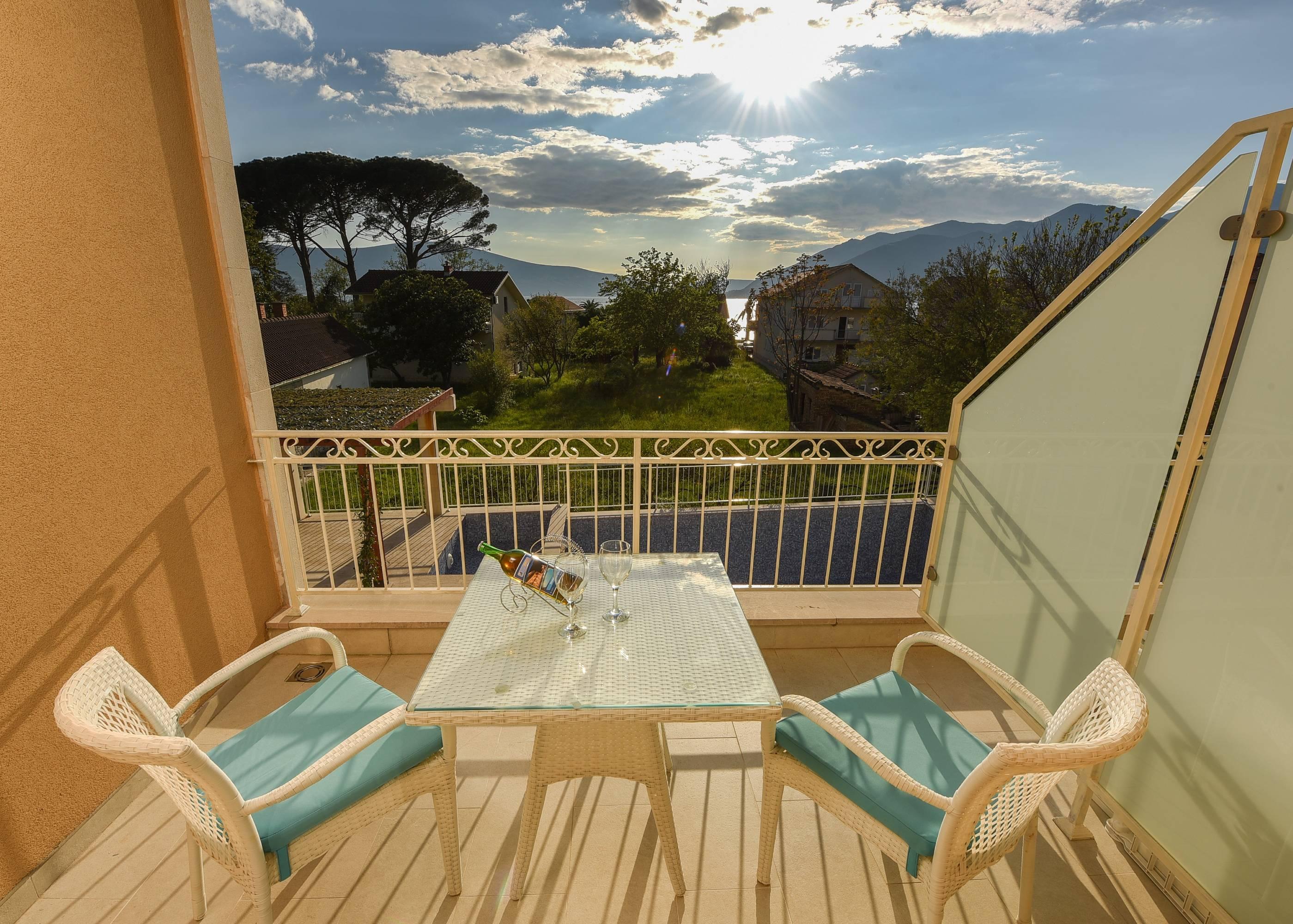 Sea Point Apart Hotel Tivat Buitenkant foto