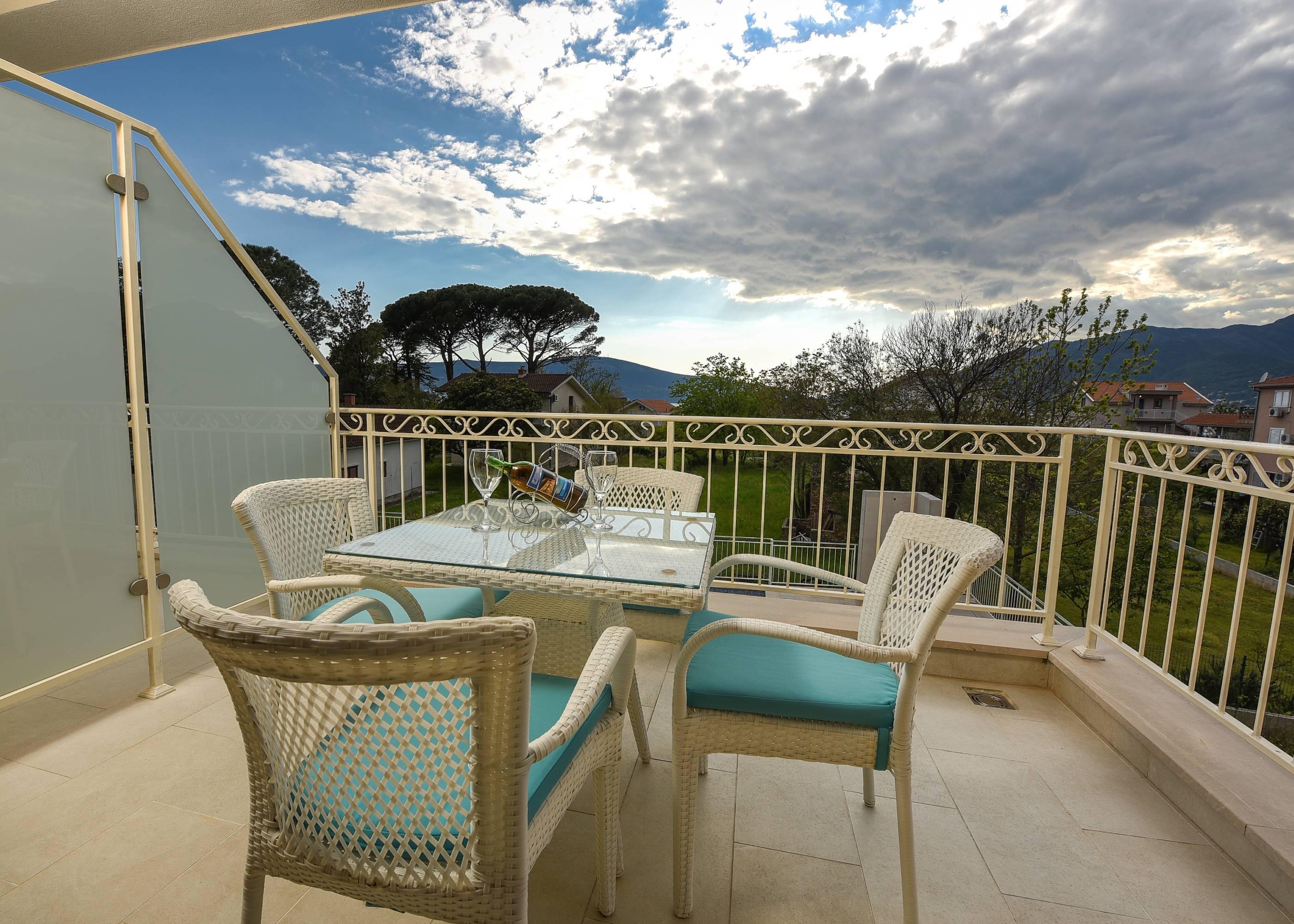 Sea Point Apart Hotel Tivat Buitenkant foto