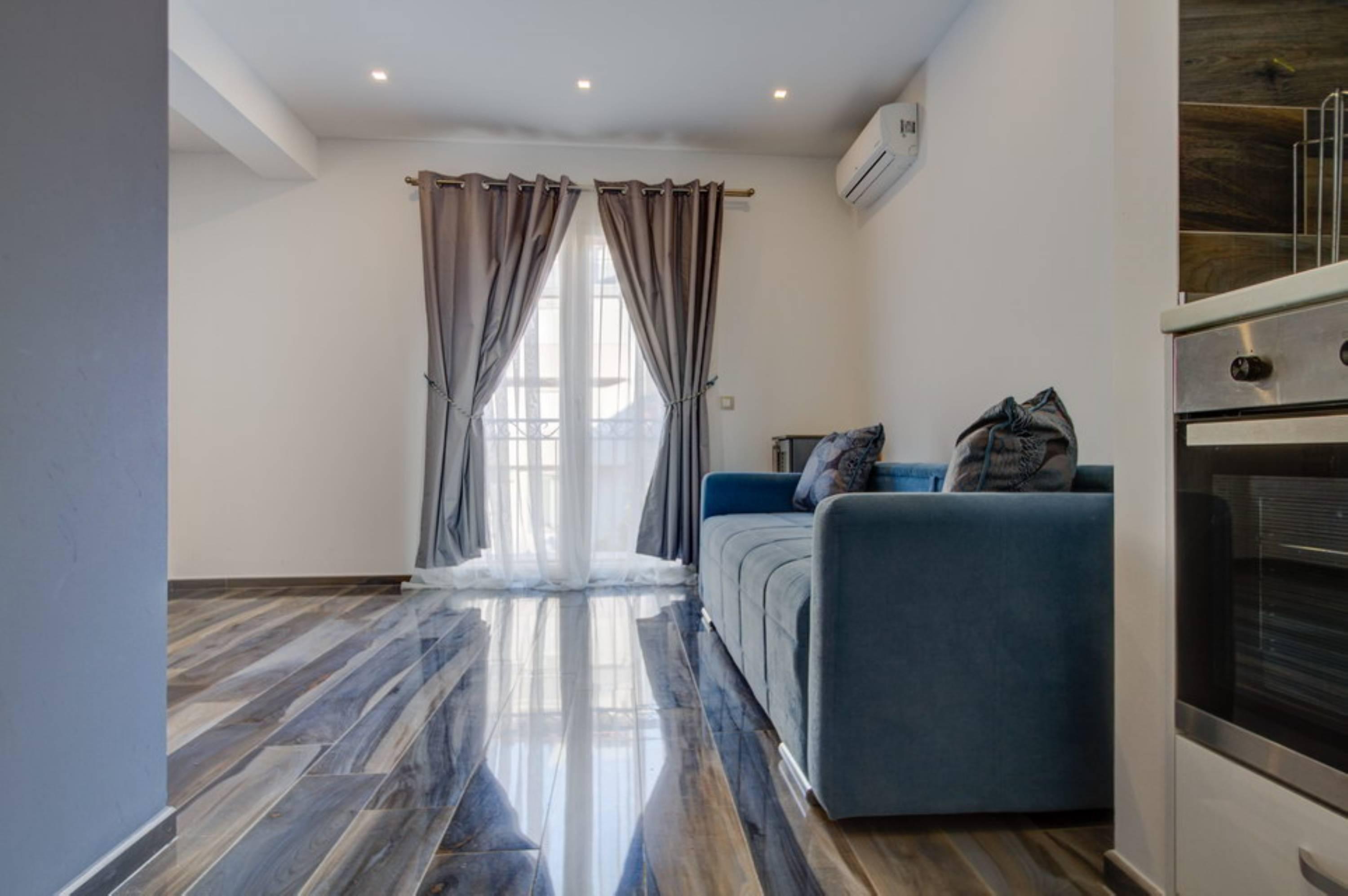 Sea Point Apart Hotel Tivat Buitenkant foto