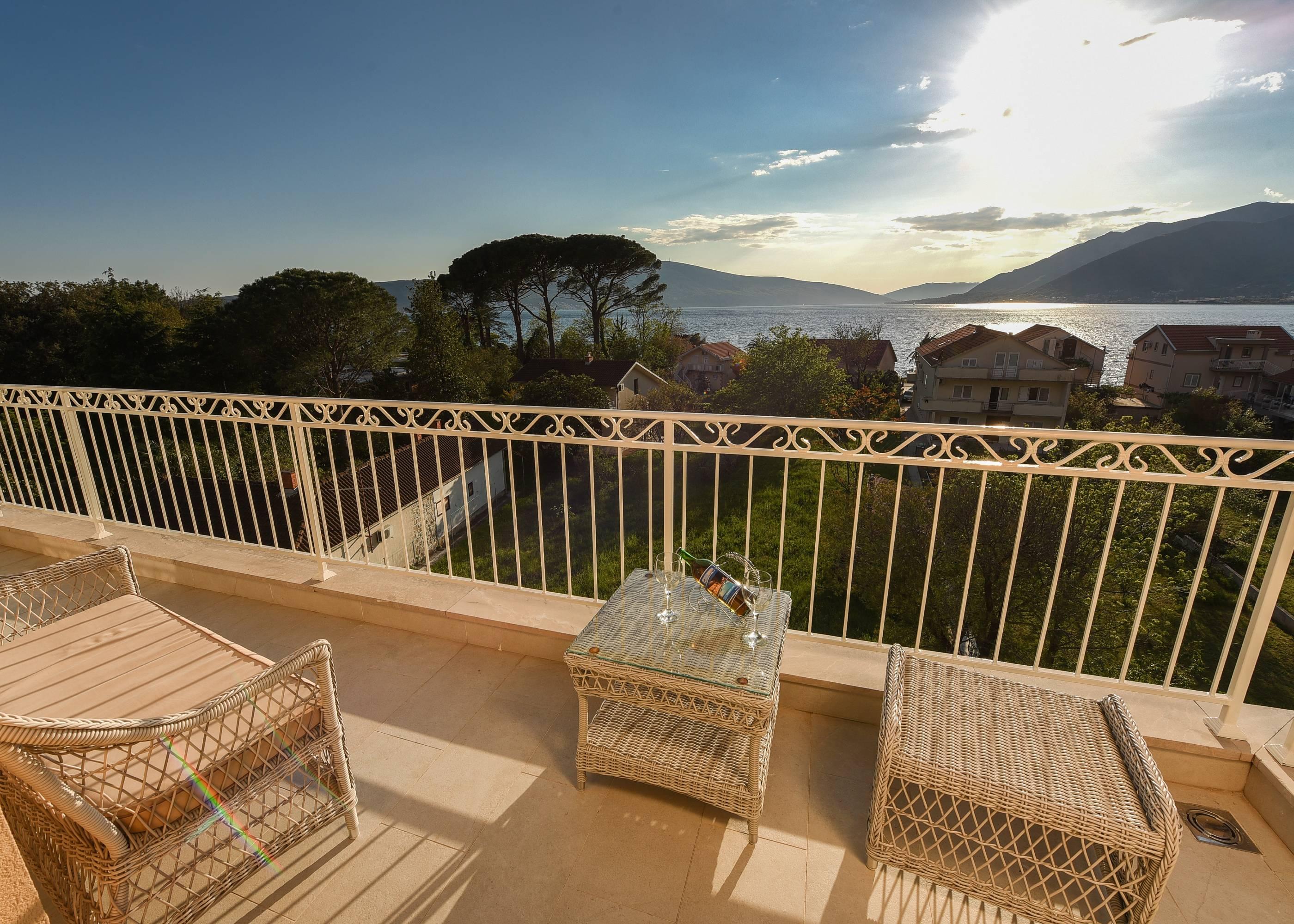 Sea Point Apart Hotel Tivat Buitenkant foto
