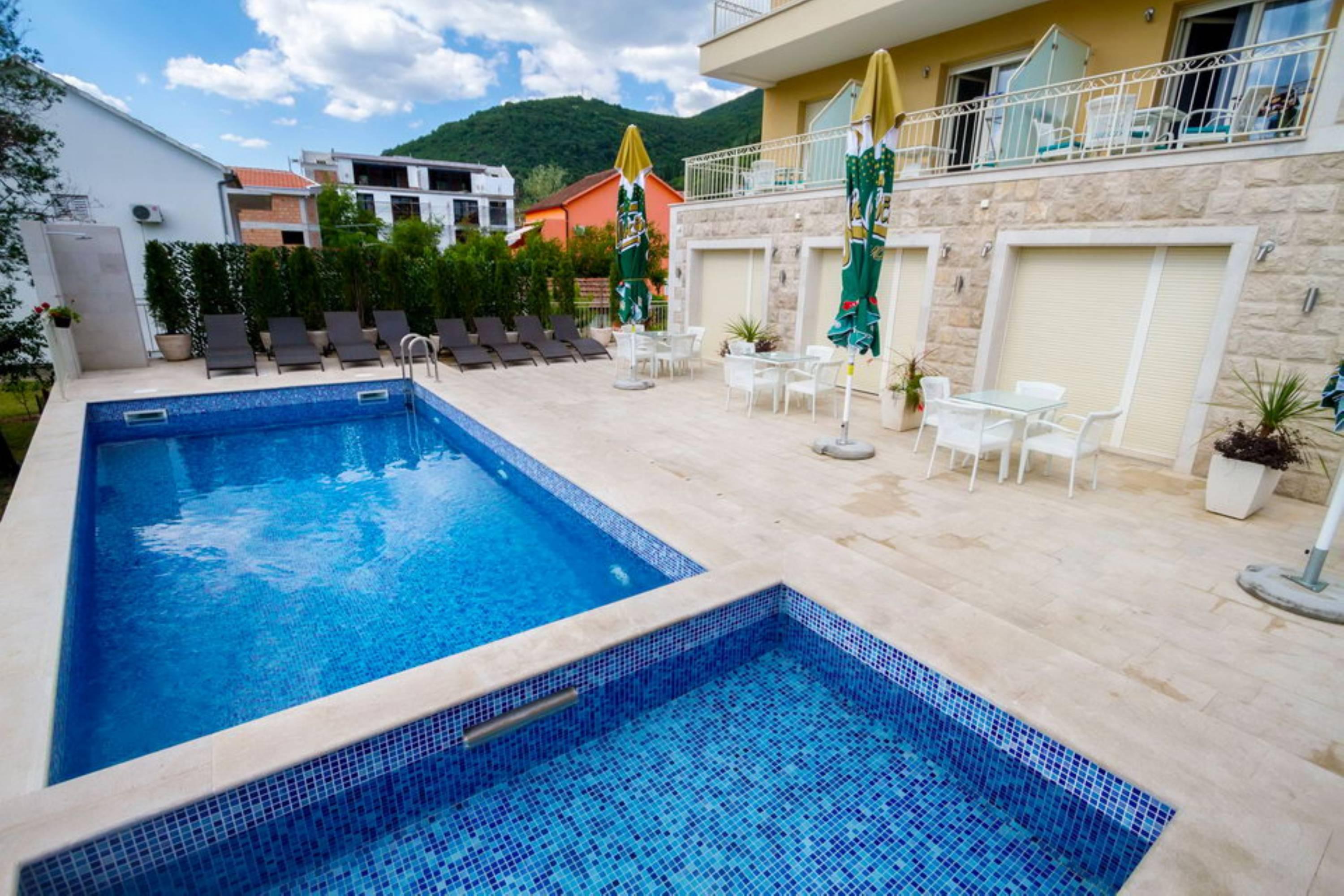 Sea Point Apart Hotel Tivat Buitenkant foto