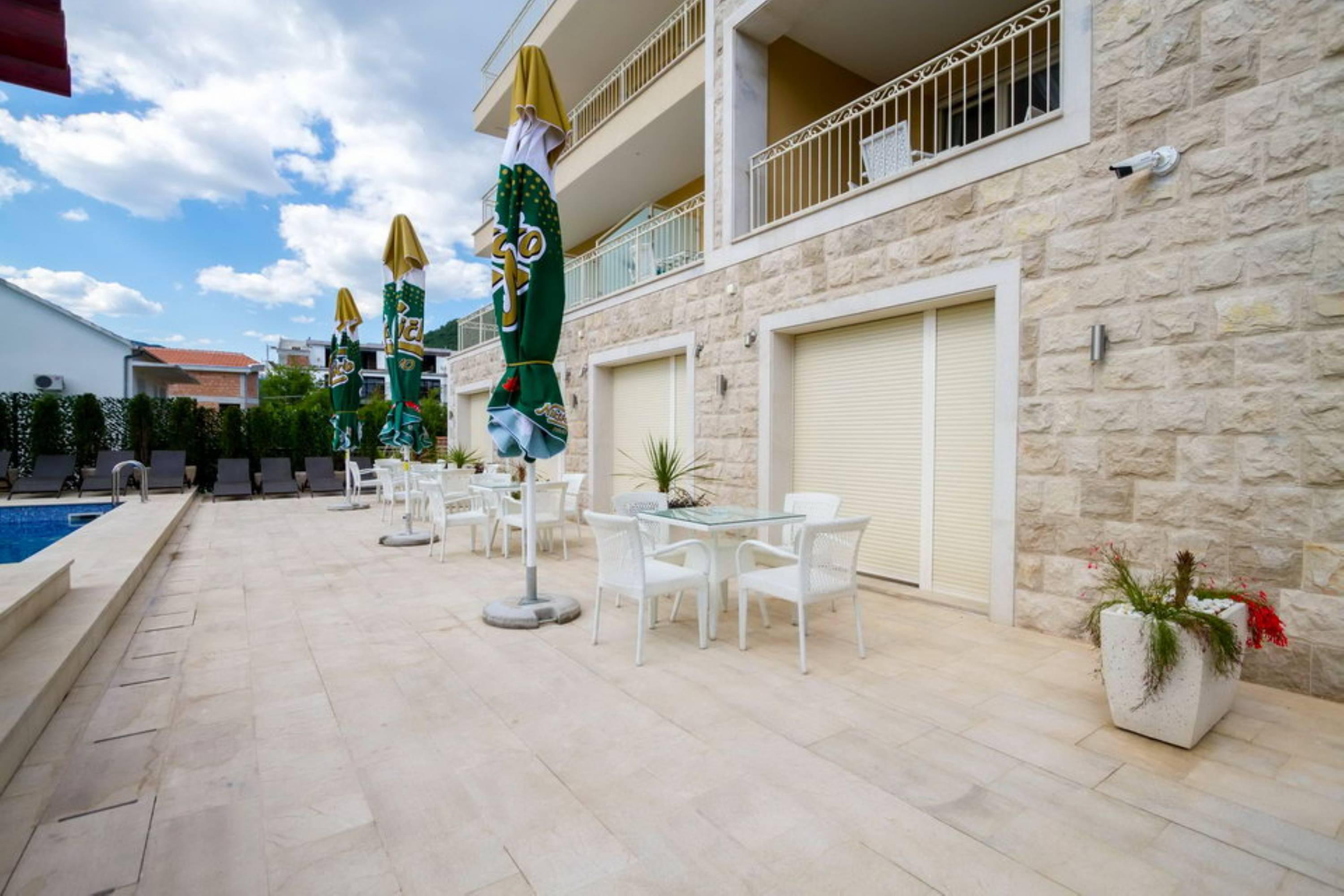Sea Point Apart Hotel Tivat Buitenkant foto