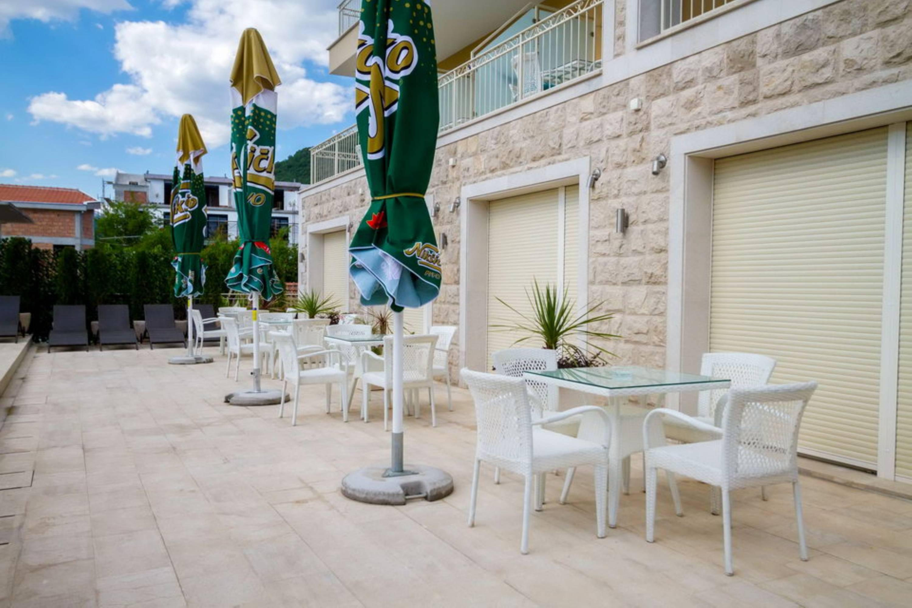 Sea Point Apart Hotel Tivat Buitenkant foto
