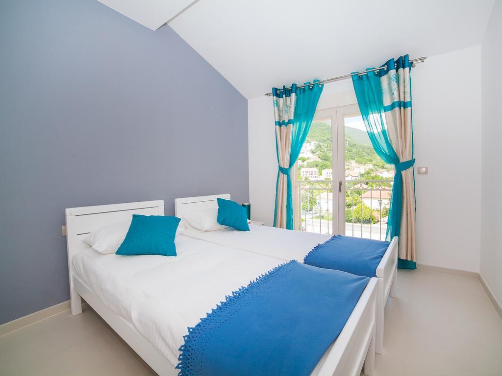 Sea Point Apart Hotel Tivat Buitenkant foto