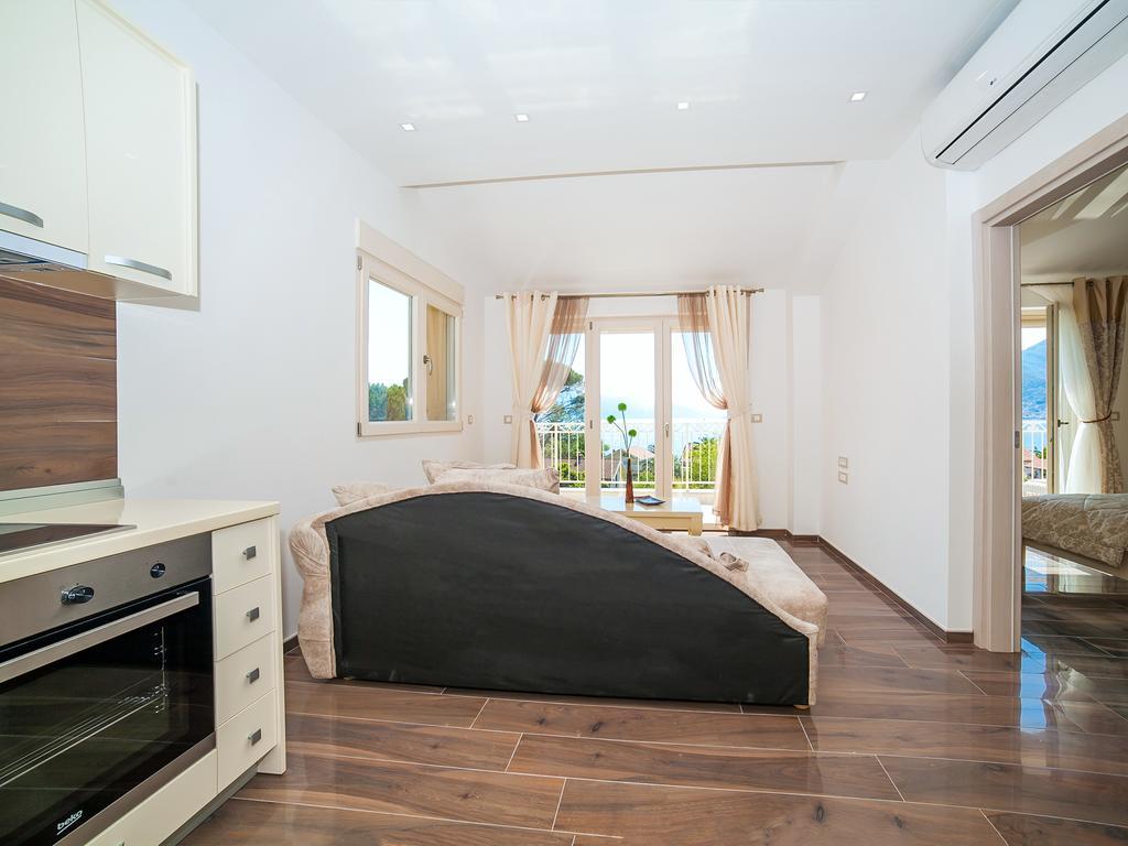 Sea Point Apart Hotel Tivat Buitenkant foto