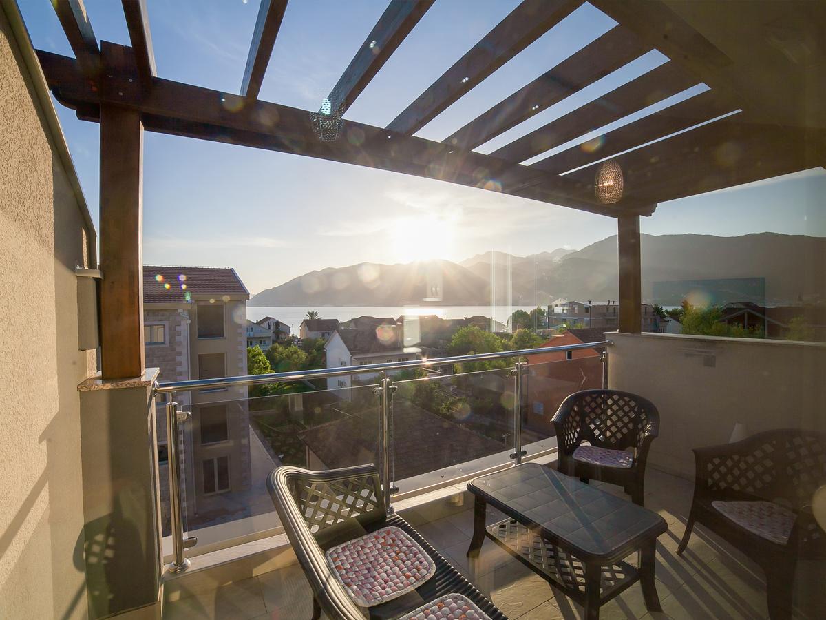 Sea Point Apart Hotel Tivat Buitenkant foto