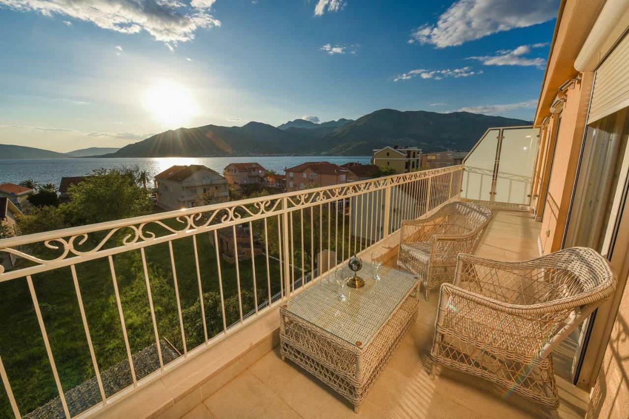 Sea Point Apart Hotel Tivat Buitenkant foto