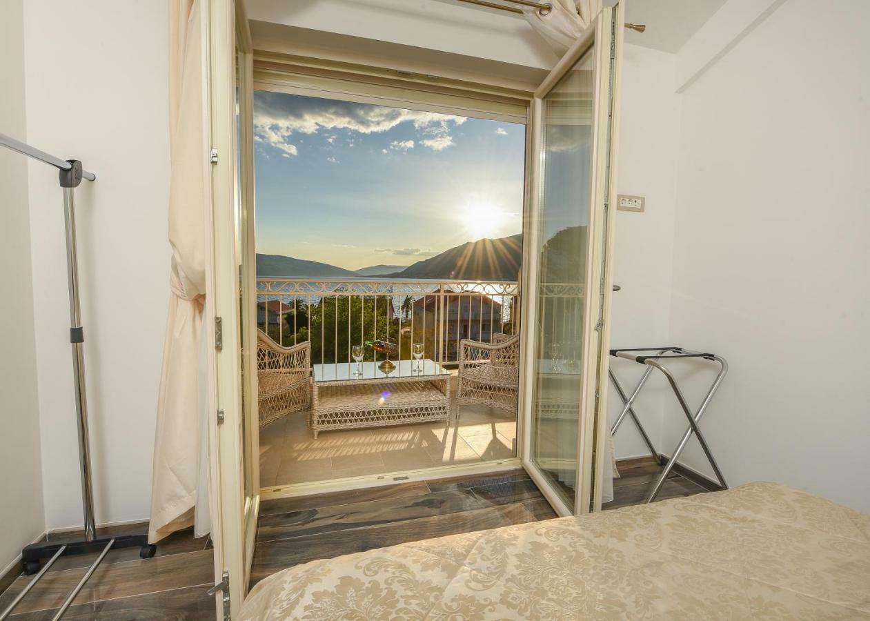 Sea Point Apart Hotel Tivat Buitenkant foto