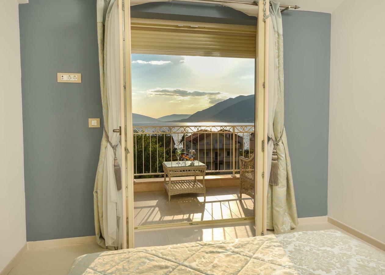 Sea Point Apart Hotel Tivat Buitenkant foto