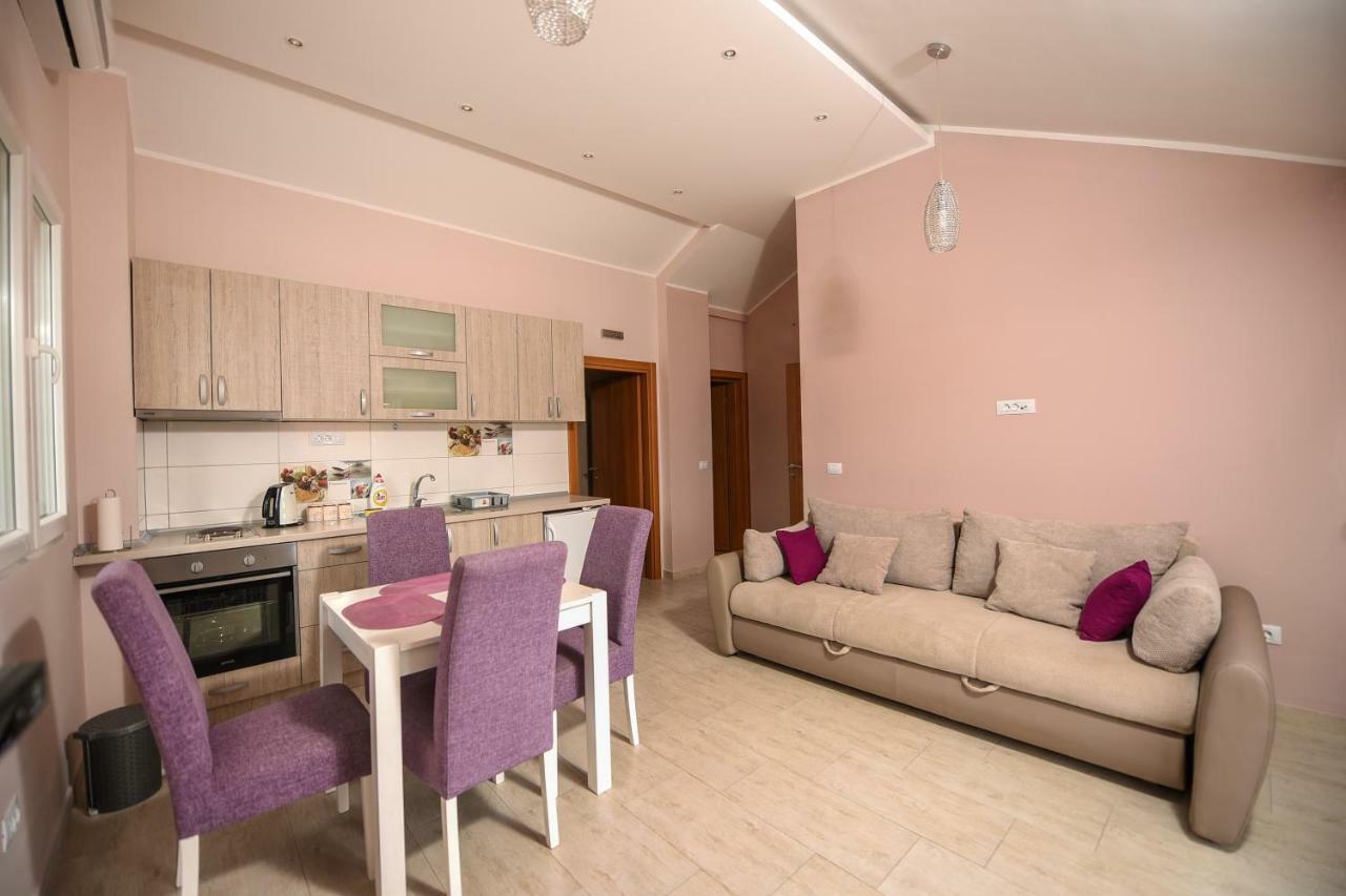 Sea Point Apart Hotel Tivat Buitenkant foto