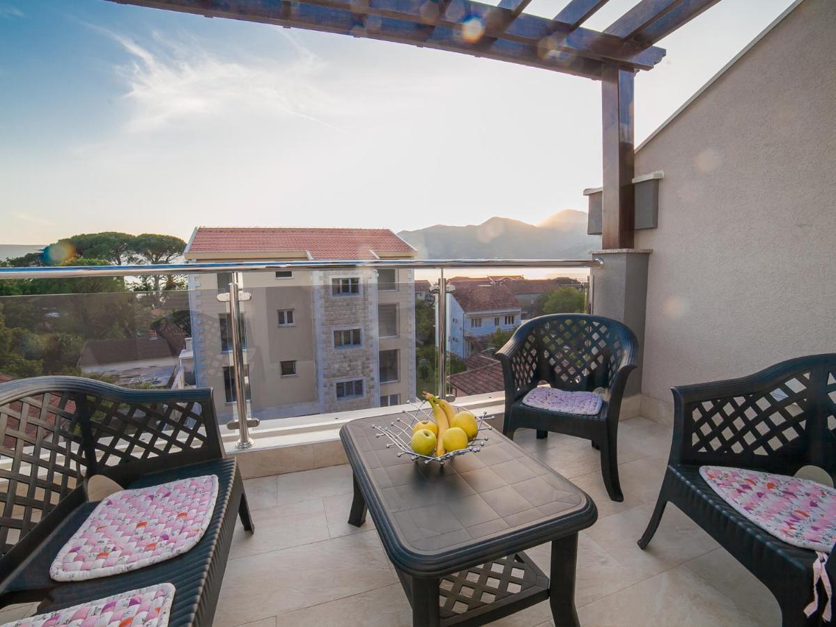 Sea Point Apart Hotel Tivat Buitenkant foto